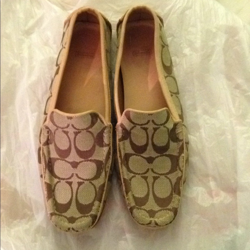 NWOT Coach driving shoes excellent condition